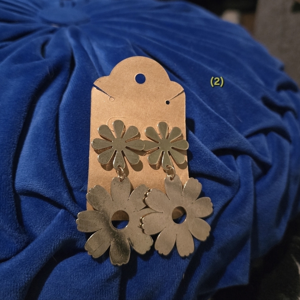 Gold Daisy Flower Drop Earrings